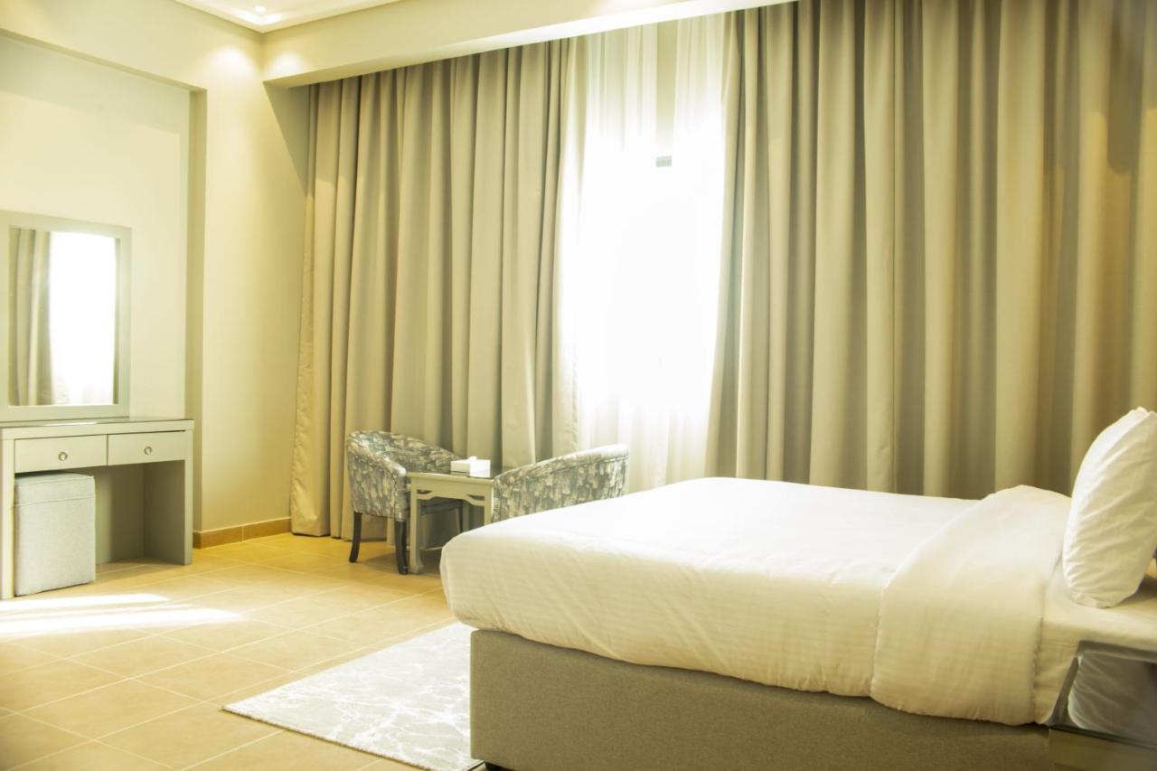 Infinity Tower Suites Wll Al-Manamah Bagian luar foto
